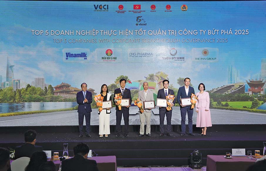 Tổng công ty cổ phần Phân bón Dầu khí Cà Mau (PVCFC) trong ngày vinh danh