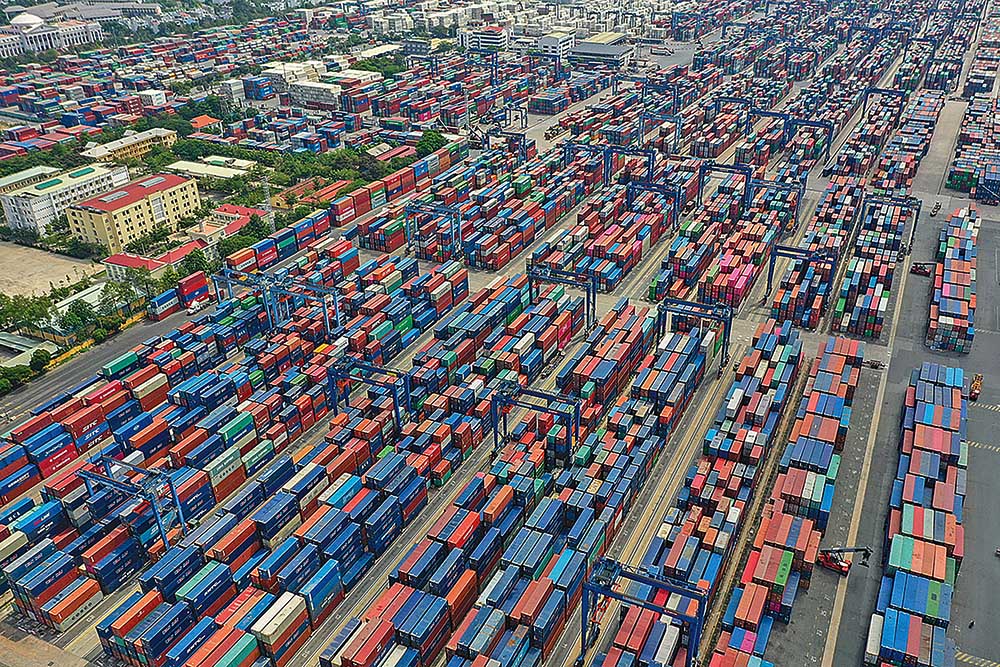 Do hạ tầng kết nối cảng biển còn ách tắc nên chi phí logistics của Việt Nam vẫn chiếm tới 17-18% giá thành sản phẩm. Trong ảnh: Cảng Cát Lái