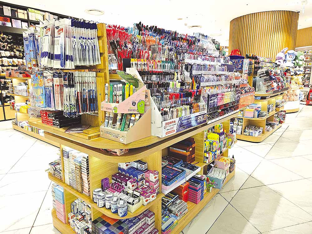 Nhiều cơ hội th&uacute;c đẩy thị trường ng&agrave;nh văn ph&ograve;ng phẩm bứt tốc