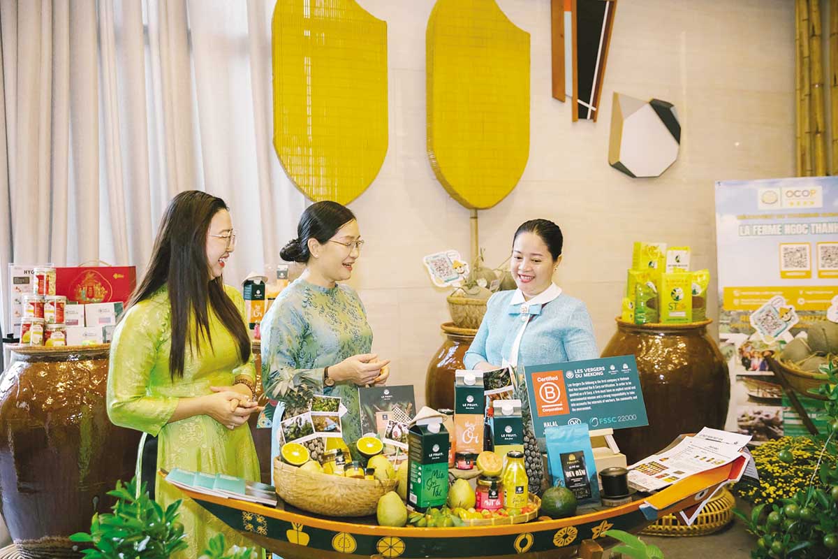 CPA trưng b&agrave;y sản phẩm đặc trưng của TP. Cần Thơ tại Diễn đ&agrave;n nghị viện hợp t&aacute;c Ph&aacute;p ngữ về n&ocirc;ng nghiệp bền vững, an ninh lương thực v&agrave; ứng ph&oacute; với biến đổi kh&iacute; hậu tổ chức tại Cần Thơ v&agrave;o ng&agrave;y 21/1/2025