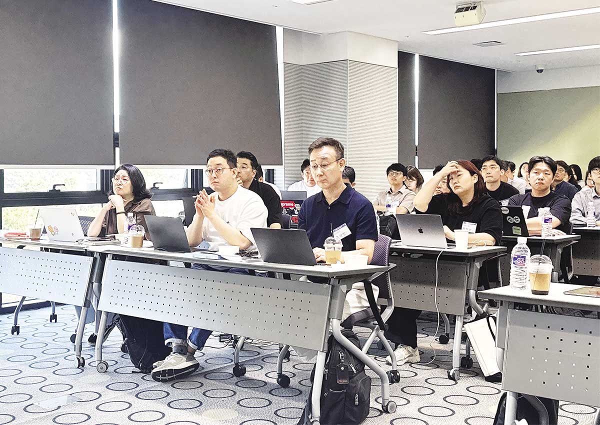 Ở hầu hết c&aacute;c lĩnh vực, c&aacute;c nền tảng số v&agrave; start-up c&ocirc;ng nghệ đ&atilde; vươn l&ecirc;n giữ vai tr&ograve; dẫn dắt thị trường