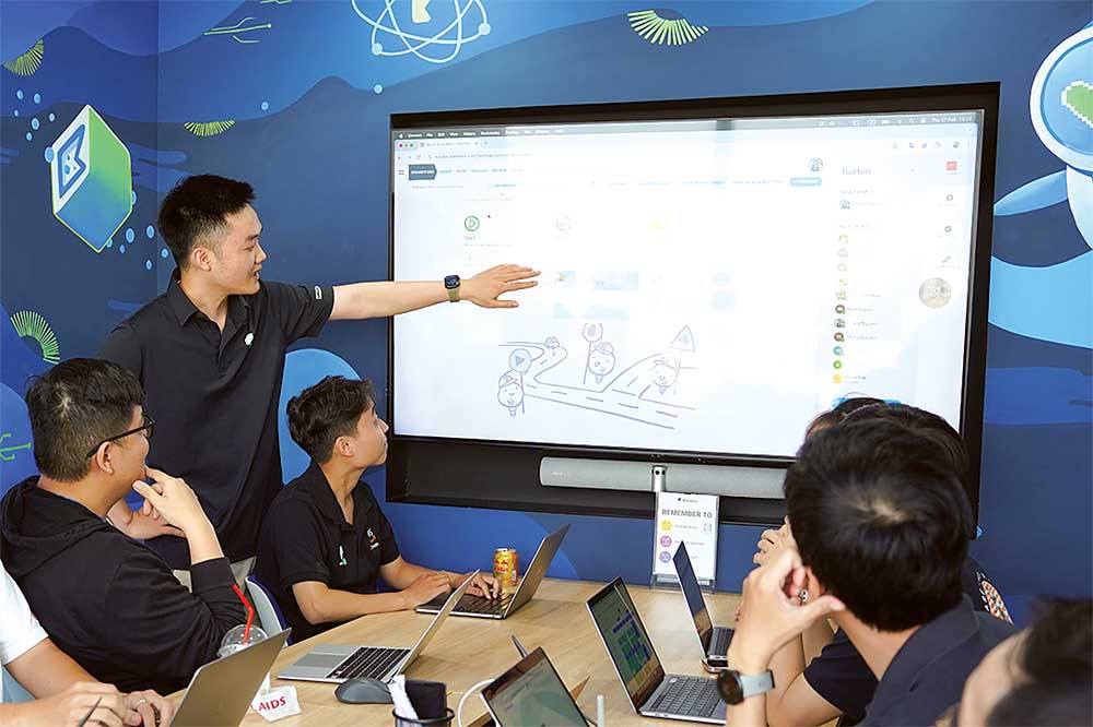 Chương tr&igrave;nh học phổ th&ocirc;ng n&ecirc;n t&iacute;ch hợp c&aacute;c m&ocirc;-đun xanh như kiến thức về ph&aacute;t triển bền vững, biến đổi kh&iacute; hậu v&agrave; c&ocirc;ng nghệ xanh