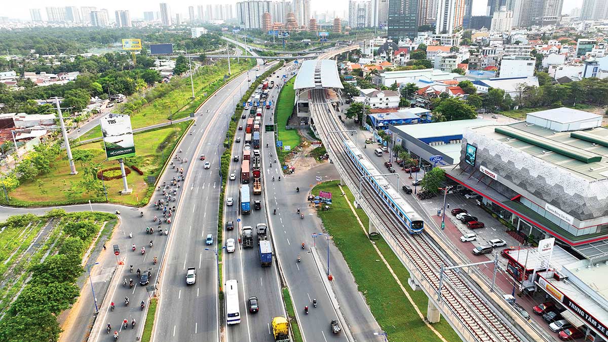 Hạ tầng giao th&ocirc;ng c&ocirc;ng cộng đang trở th&agrave;nh trụ cột kết nối đ&ocirc; thị, tạo nền tảng cho sự ph&aacute;t triển bất động sản gắn với nhu cầu ở thực