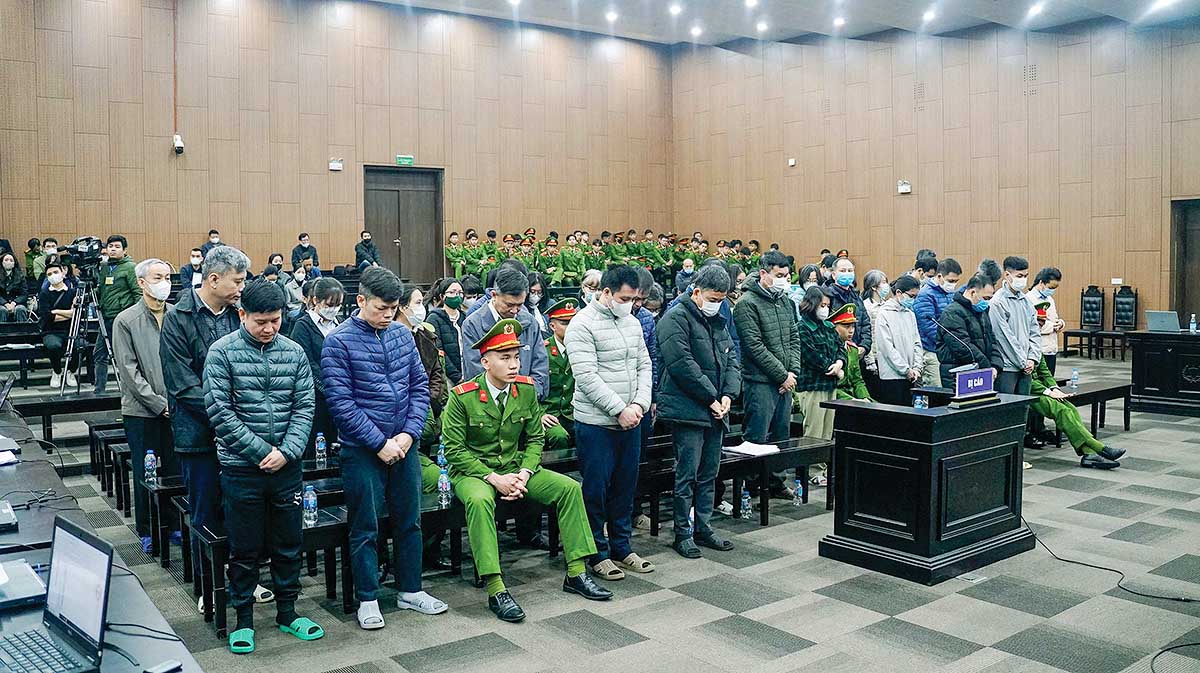 Các bị cáo vụ án tại Cục An toàn thực phẩm bị đưa ra xét xử trong phiên tòa sơ thẩm