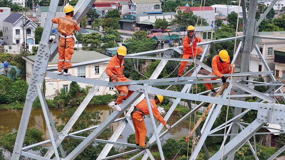 Hiện nay, EVN c&ugrave;ng ba Tổng c&ocirc;ng ty ph&aacute;t điện, Petrovietnam v&agrave; TKV nắm giữ khoảng 47% tổng c&ocirc;ng suất nguồn điện của hệ thống, nhưng đ&oacute;ng g&oacute;p tới 52% tổng sản lượng ph&aacute;t điện (Ảnh: Đ.T)