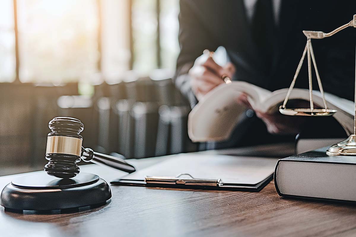 Hai đạo luật trong lĩnh vực tư ph&aacute;p vừa được c&ocirc;ng bố đ&atilde; tạo th&ecirc;m điểm tựa ph&aacute;p l&yacute; mới cho doanh nghiệp