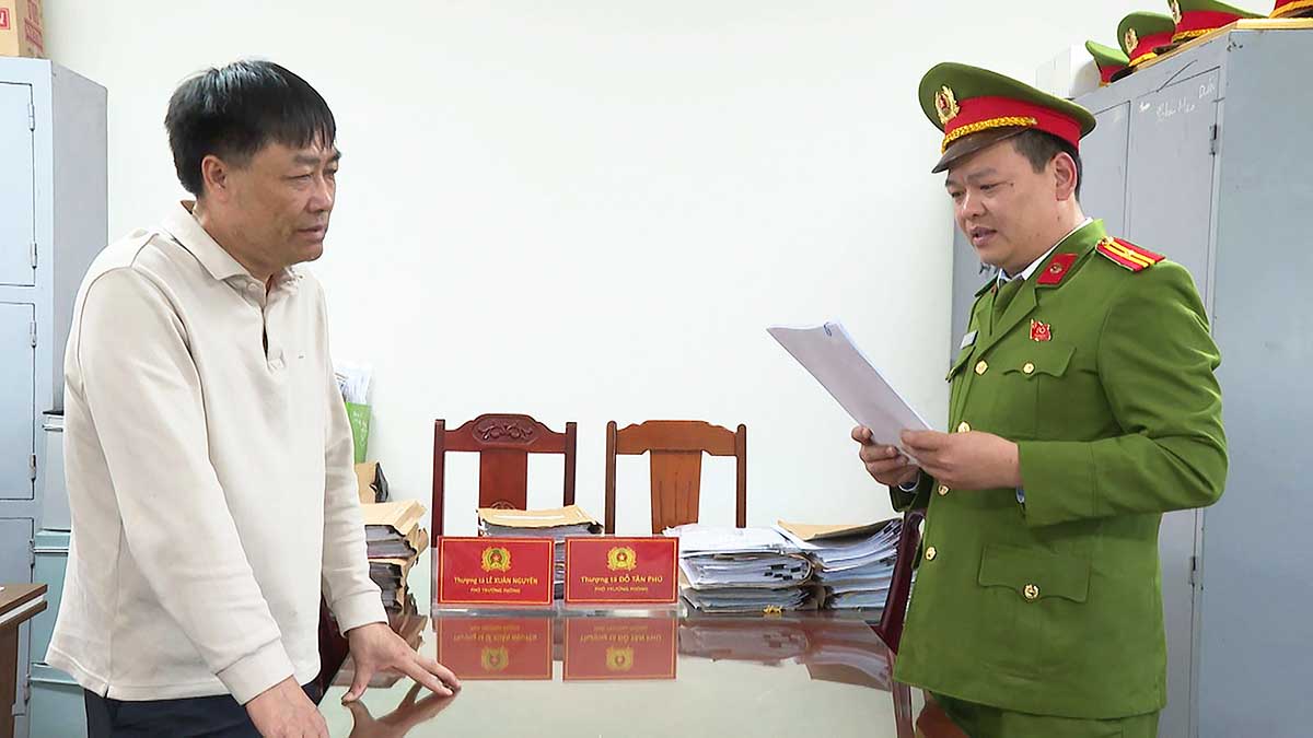 Thi h&agrave;nh quyết định khởi tố bị can đối với Nguyễn Xu&acirc;n Bi&ecirc;n