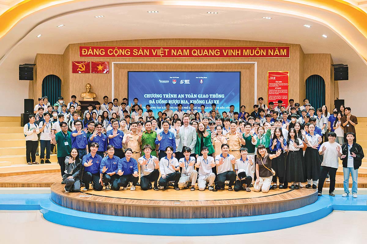 HEINEKEN hợp t&aacute;c c&ugrave;ng Ph&ograve;ng CSGT TP.HCM triển khai chương tr&igrave;nh an to&agrave;n giao th&ocirc;ng