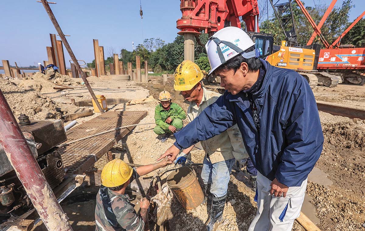 Thi c&ocirc;ng x&acirc;y dựng Dự &aacute;n cầu Tứ Li&ecirc;n - TP.H&agrave; Nội