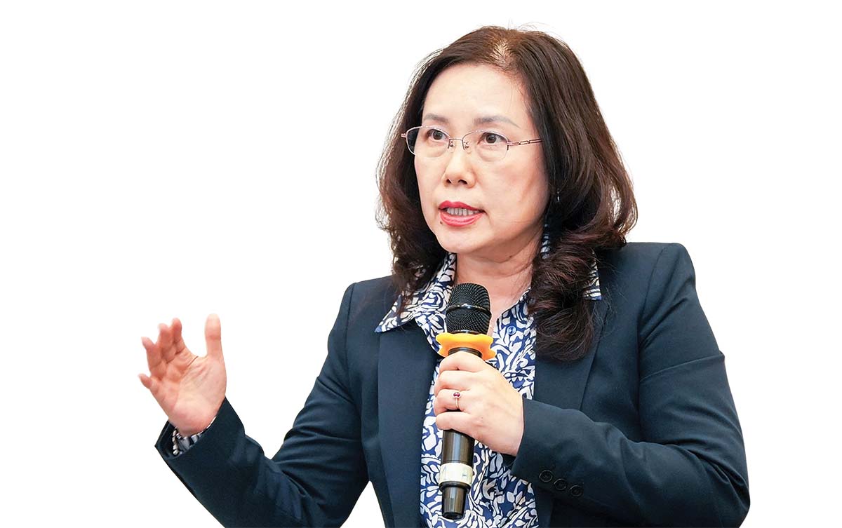 B&agrave; Đỗ Thị Th&uacute;y Hương, Ph&oacute; chủ tịch, Tổng thư k&yacute; Hiệp hội doanh nghiệp điện tử Việt Nam