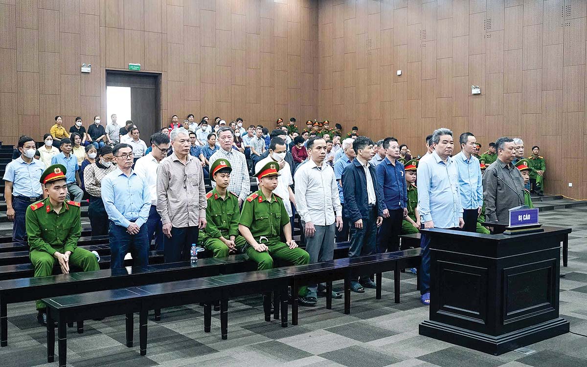 C&aacute;c bị c&aacute;o bị đưa ra x&eacute;t xử tại phi&ecirc;n t&ograve;a sơ thẩm (Ảnh: H.N)