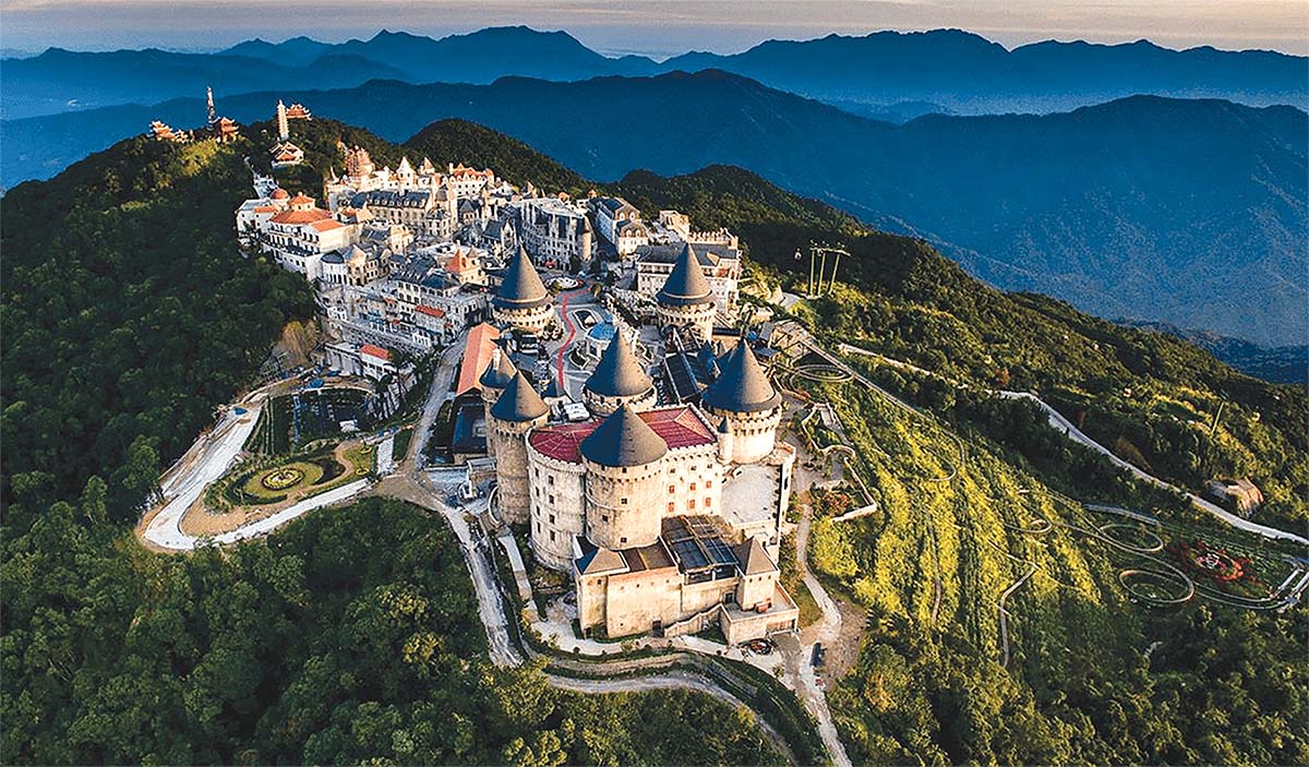 Kỳ nghỉ lễ 30/4 - 1/5 k&eacute;o d&agrave;i c&ugrave;ng m&ugrave;a h&egrave; s&ocirc;i động đang đưa Đ&agrave; Nẵng trở th&agrave;nh t&acirc;m điểm du lịch, kh&ocirc;ng chỉ bởi những g&igrave; sẵn c&oacute;, m&agrave; bởi c&aacute;ch th&agrave;nh phố n&agrave;y li&ecirc;n tục l&agrave;m mới trải nghiệm v&agrave; k&eacute;o d&agrave;i cảm x&uacute;c của du kh&aacute;ch.   