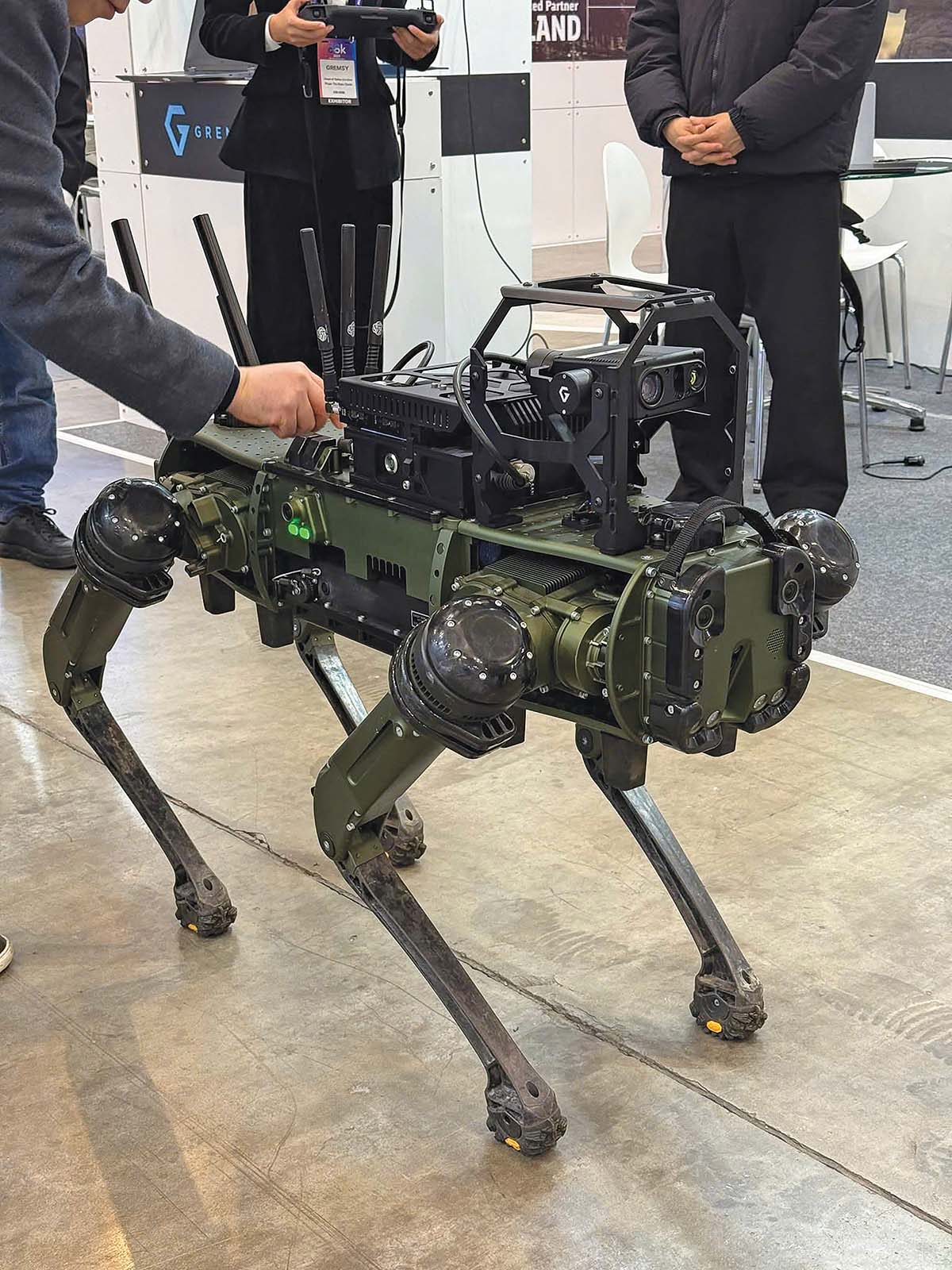 Payload VIO của Gremsy t&iacute;ch hợp tr&ecirc;n ch&oacute; robot Vision 60 (Q-UGV) của Korea Robot Manufacturing (KRM) nhằm thực hiện c&aacute;c nhiệm vụ chuy&ecirc;n biệt trong m&ocirc;i trường mặt đất phức tạp