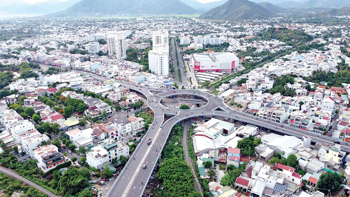 Thị trường bất động sản Kh&aacute;nh H&ograve;a s&ocirc;i động trước mục ti&ecirc;u r&uacute;t ngắn lộ tr&igrave;nh trở th&agrave;nh Th&agrave;nh phố trực thuộc Trung ương