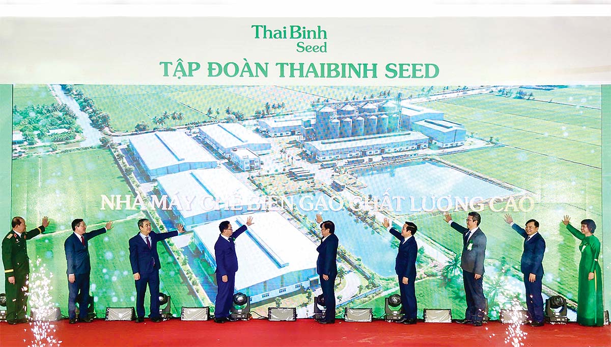 C&aacute;c đồng ch&iacute; l&atilde;nh đạo, nguy&ecirc;n l&atilde;nh đạo Đảng, Nh&agrave; nước, Quốc hội c&ugrave;ng Tập đo&agrave;n nhấn n&uacute;t khởi c&ocirc;ng x&acirc;y dựng Nh&agrave; m&aacute;y chế biến gạo chất lượng cao ThaiBinh Seed