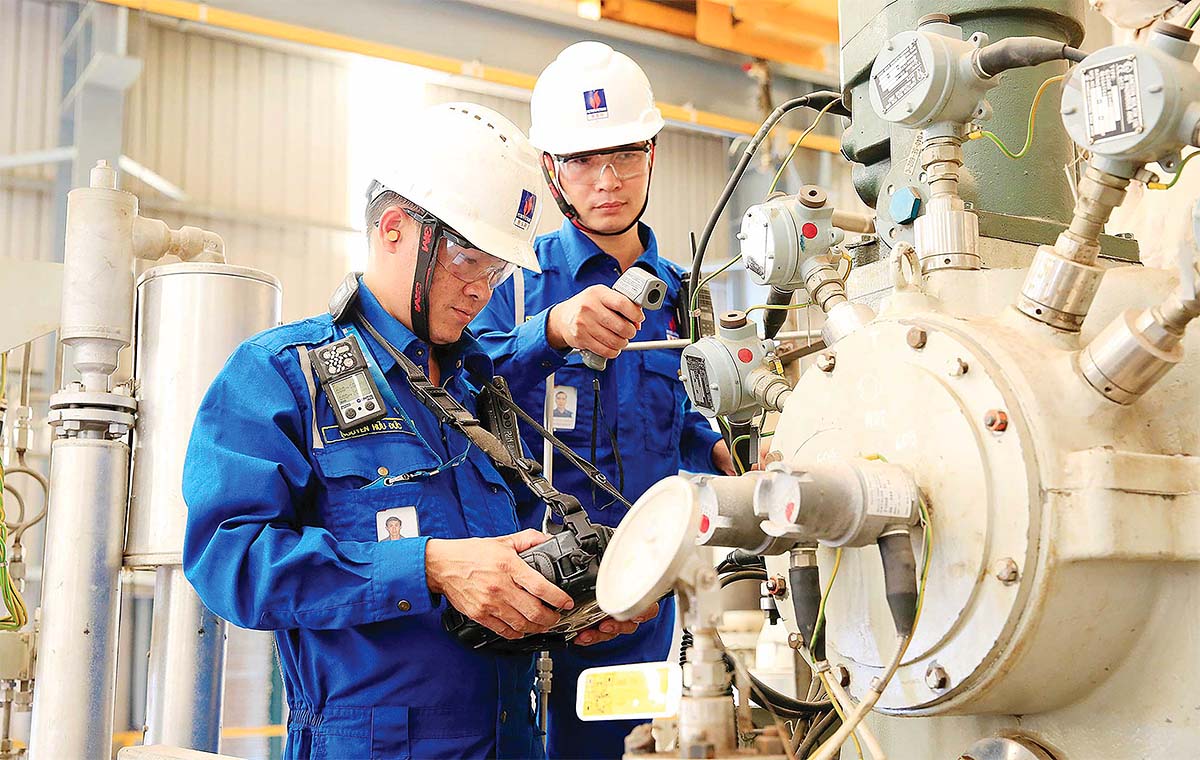 N&acirc;ng cao năng suất lao động l&agrave; con đường để Việt Nam tho&aacute;t bẫy thu nhập trung b&igrave;nh