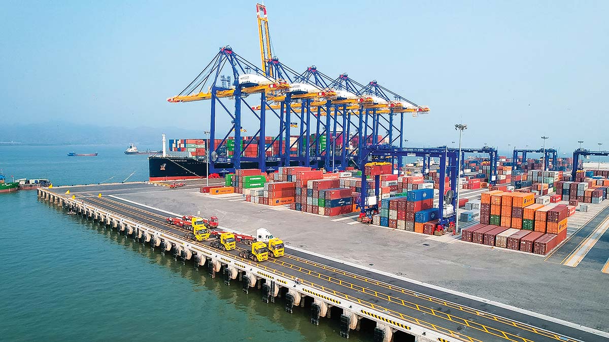 Hải Ph&ograve;ng đang từng bước trở th&agrave;nh đầu t&agrave;u giao thương quốc tế, với hệ thống cảng biển trong top 30 cảng container hiệu quả nhất thế giới  (Ảnh: Đ&agrave;m Thanh)