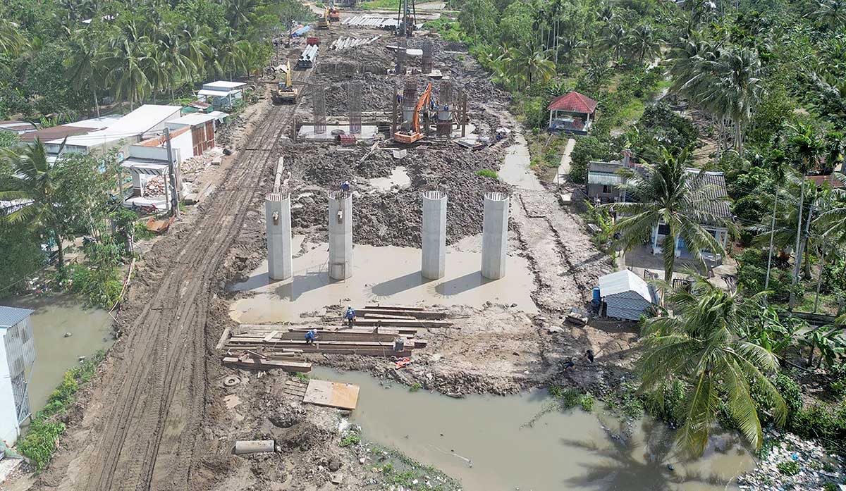 Thi công cao tốc Cần Thơ - Hậu Giang (Ảnh: P.V)
