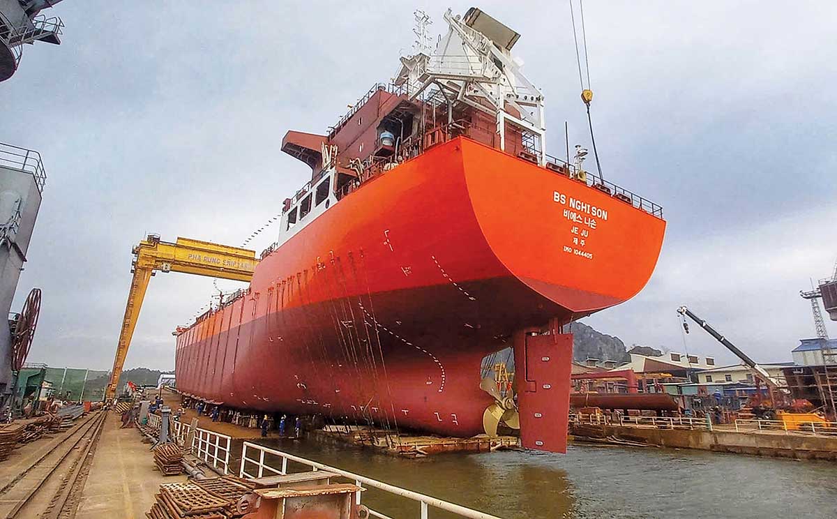 Hạ thủy thành công tàu chở hóa chất 13.000 DWT tại Công ty Đóng tàu Phà Rừng