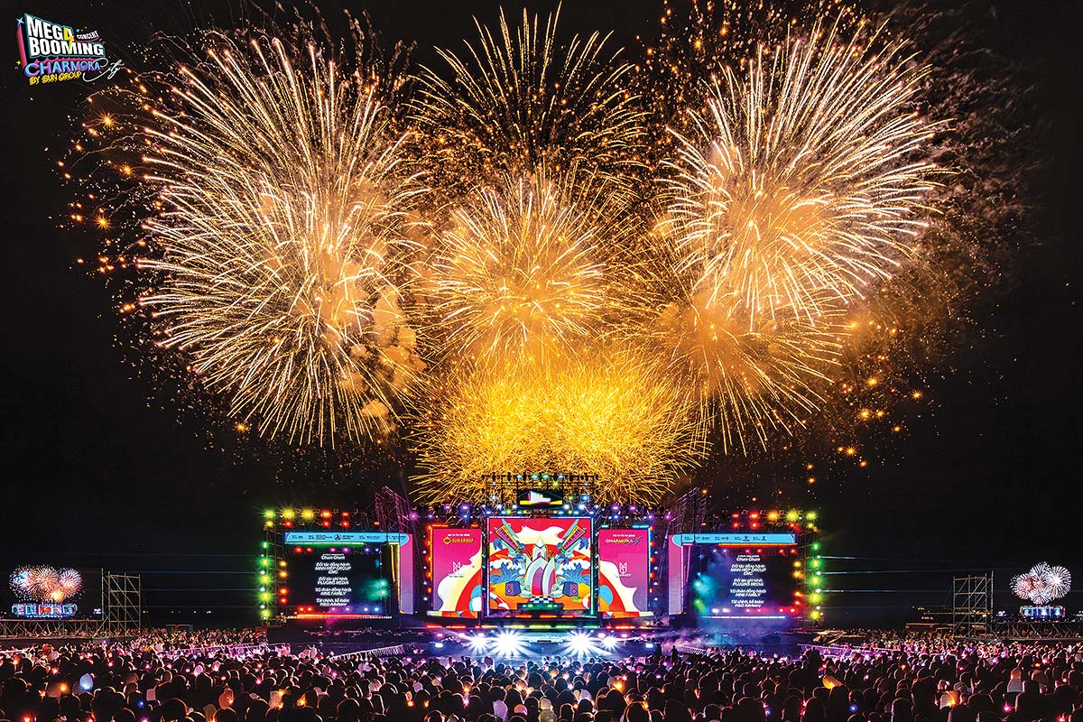 Gần 30.000 kh&aacute;n giả h&ograve;a m&igrave;nh v&agrave;o đ&ecirc;m nhạc hội  Mega Booming - Charmora City tại Nha Trang