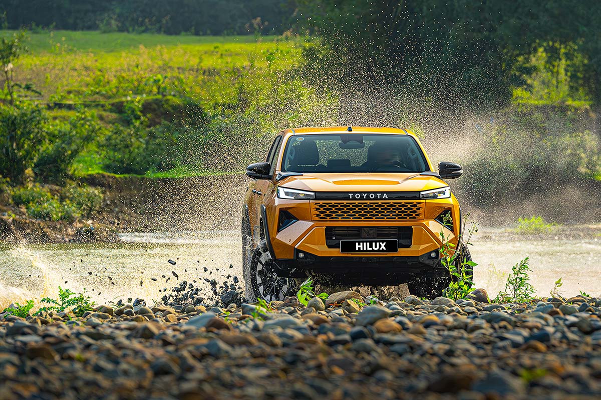 Toyota Hilux ho&agrave;n to&agrave;n mới đang dần tho&aacute;t khỏi h&igrave;nh ảnh một mẫu xe thuần c&ocirc;ng việc  (Ảnh: TMV)