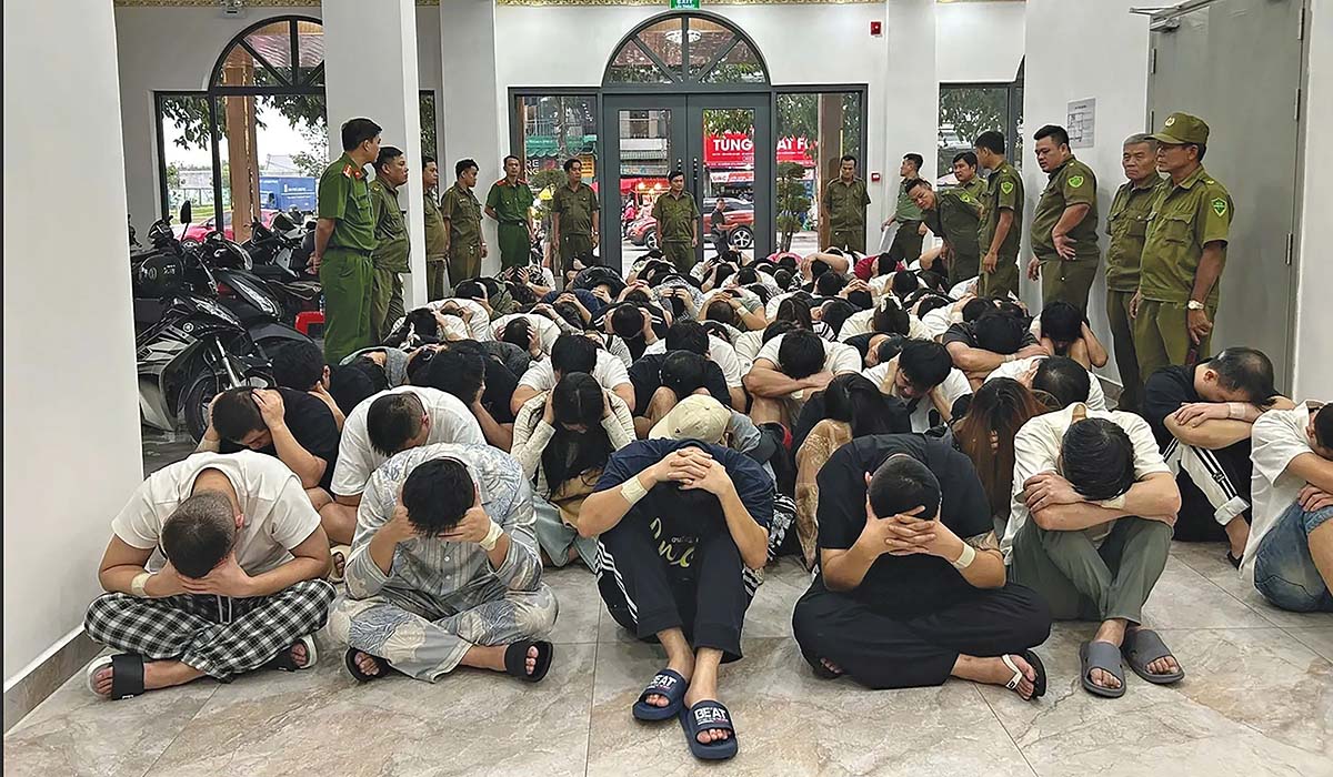 Một ổ nh&oacute;m lừa đảo người nước ngo&agrave;i bị C&ocirc;ng an TP.HCM ph&aacute;t hiện (Ảnh: C&ocirc;ng an TP.HCM).hcm