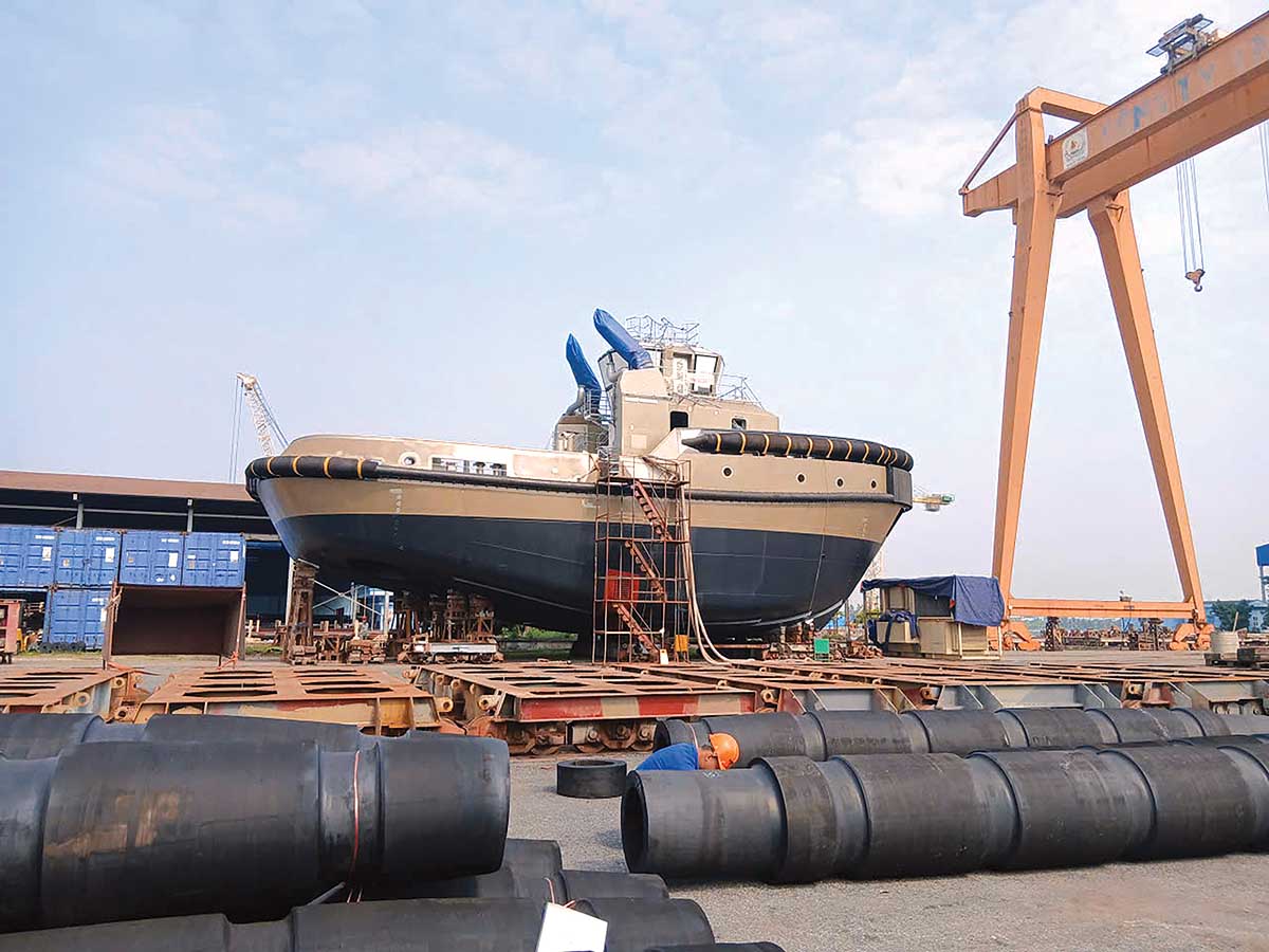 Hoàn thiện tàu lai xuất khẩu tại Nhà máy đóng tàu Sông Cấm (Ảnh: P.V)