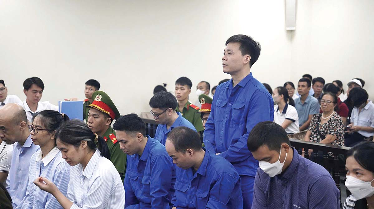Trùm đường dây sản xuất thực phẩm chức năng giả Nguyễn Năng Mạnh và các đồng phạm tại phiên tòa sơ thẩm