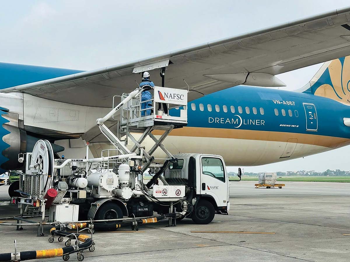 Giá nhiên liệu tăng đang là gánh nặng lớn cho các hãng hàng không (Ảnh: Skypec)