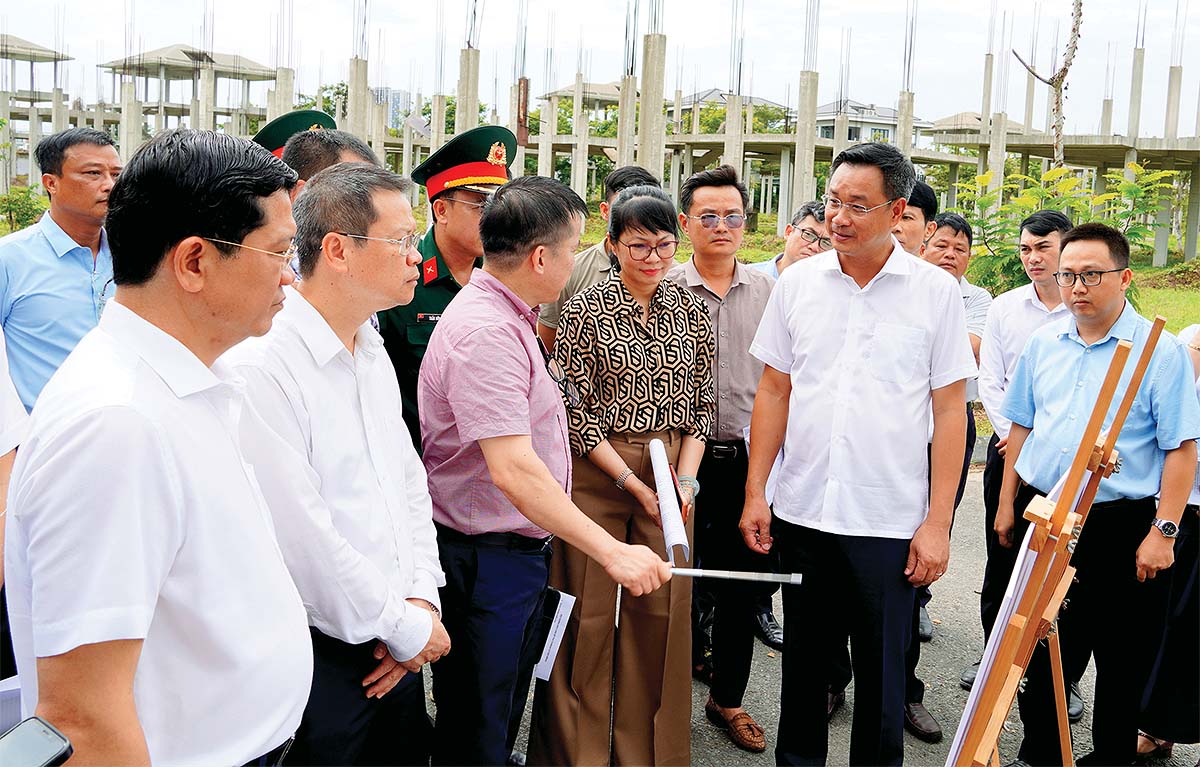 L&atilde;nh đạo TP. Đ&agrave; Nẵng thường xuy&ecirc;n kiểm tra, th&aacute;o gỡ vướng mắc cho c&aacute;c Dự &aacute;n, g&oacute;p phần th&uacute;c đẩy giải ng&acirc;n v&agrave; tạo động lực tăng trưởng