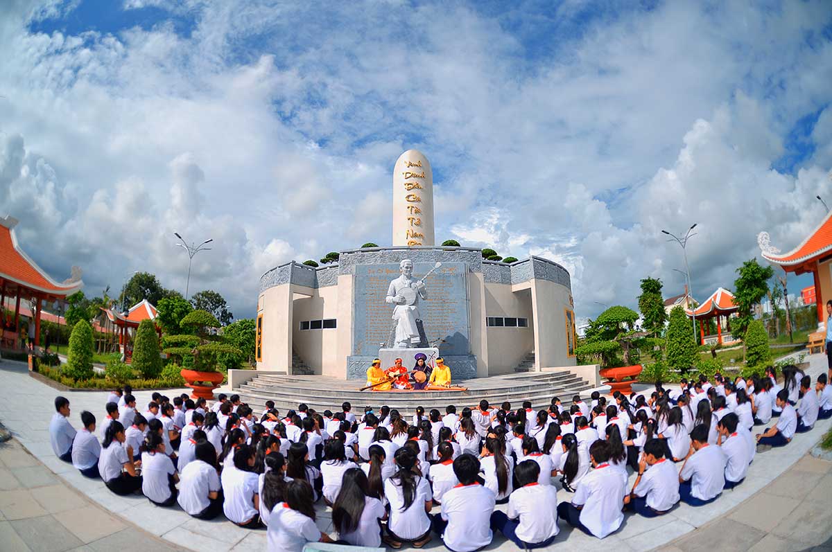 Điểm tham quan Khu lưu niệm nghệ thuật đờn ca t&agrave;i tử Nam bộ v&agrave; Nhạc sĩ Cao Văn Lầu tại C&agrave; Mau