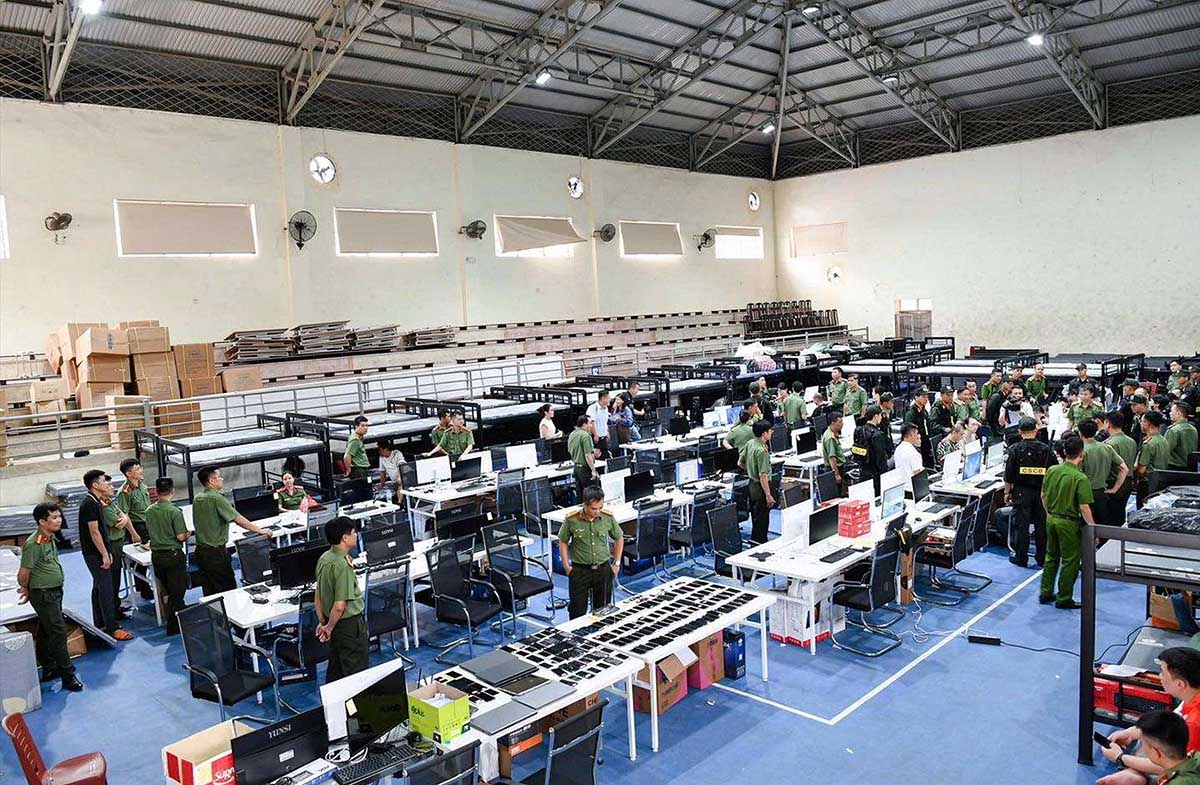 C&ocirc;ng an ph&aacute;t hiện, bắt giữ một vụ lừa đảo bằng Phonefarm