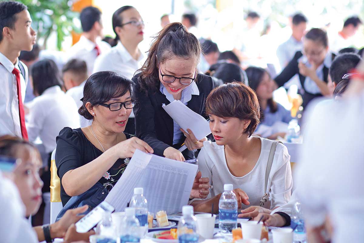 doanh nghiệp m&ocirc;i giới bất động sản &ldquo;co m&igrave;nh&rdquo; giảm nh&acirc;n sự v&igrave; giao dịch th&agrave;nh c&ocirc;ng thấp