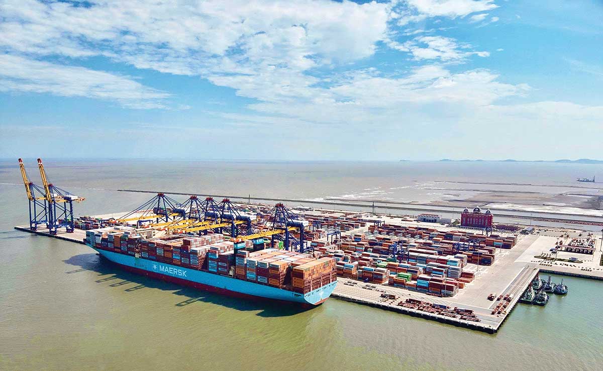 Si&ecirc;u t&agrave;u Matz Maersk trọng tải ~214.000 DWT lớn nhất cập Cảng Container quốc tế Hateco Hải Ph&ograve;ng