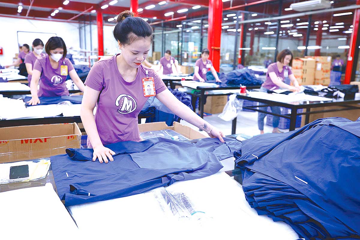 doanh nghiệp dệt may tăng tốc sản xuất để đ&aacute;p ứng đơn h&agrave;ng cuối năm  (Ảnh: L&ecirc; To&agrave;n)