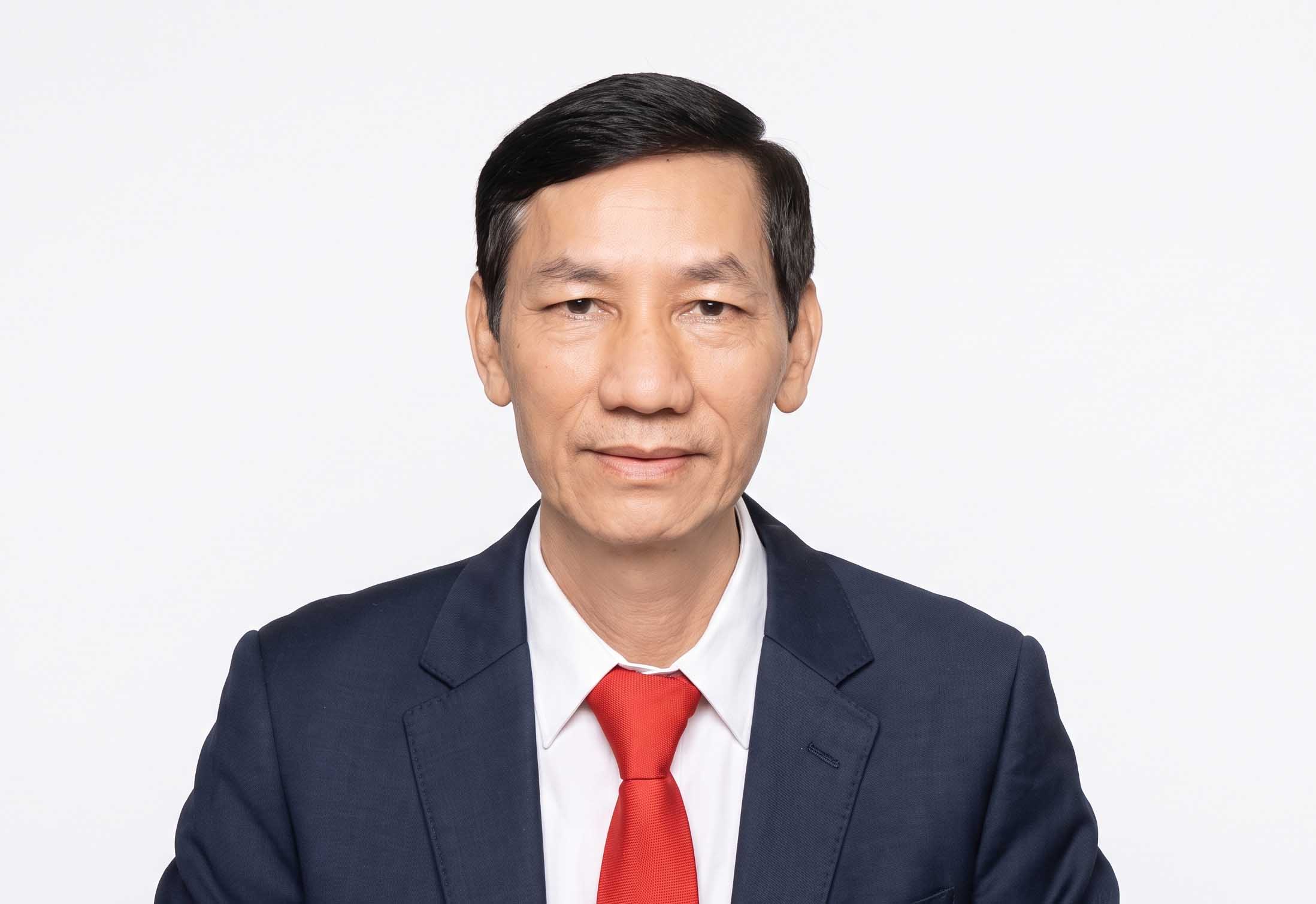 doanh nh&acirc;n Đỗ Văn Vẻ, Chủ tịch Hiệp hội Doanh nghiệp tỉnh Hưng Y&ecirc;n, Chủ tịch HĐTV, Tổng gi&aacute;m đốc C&ocirc;ng ty TNHH Sợi Dệt Hương Sen Comfor