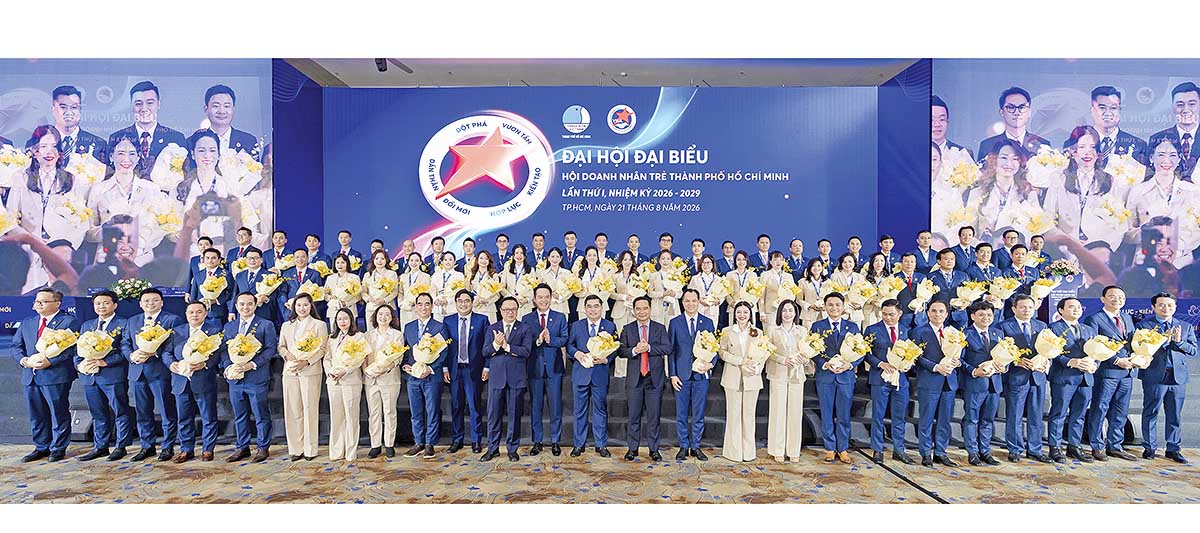 &Ocirc;ng Phan Tấn Đạt c&ugrave;ng c&aacute;c đại biểu tại Đại hội Hội doanh nh&acirc;n trẻ TP.HCM lần thứ I, nhiệm kỳ 2026-2029