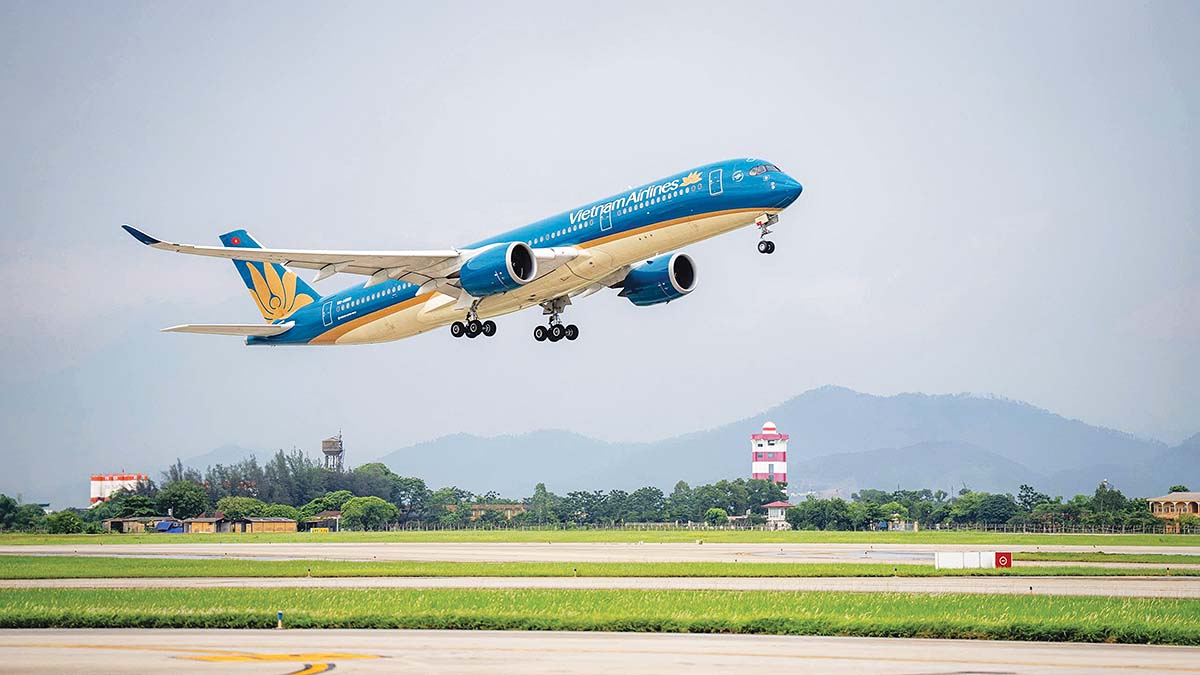 Một t&agrave;u bay Airbus A350 của Vietnam Airlines 