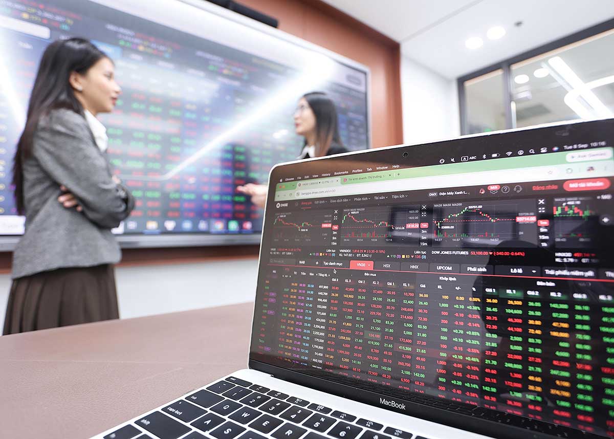 Biến động gi&aacute; cổ phiếu tạo &aacute;p lực l&ecirc;n danh mục tự doanh của c&aacute;c c&ocirc;ng ty chứng kho&aacute;n trong qu&yacute; III/2026 (Ảnh: L&ecirc; To&agrave;n)