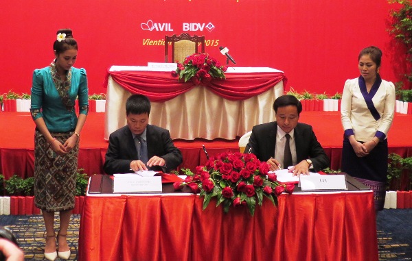 Lễ ký hợp đồng bảo hiểm diễn ra tại Thủ đô Viêng Chăn (Lào)