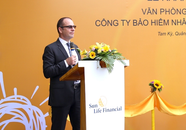Ông Larry Madge, Tổng Giám đốc Sun Life Việt Nam