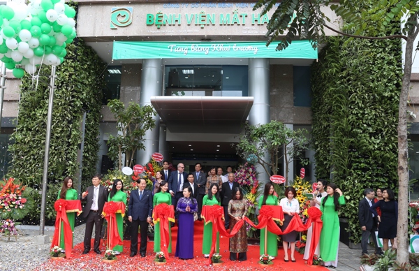 Lễ khai trương Bệnh viện Mắt Hà Nội 2 có sự tham dự của Bộ trưởng Bộ Y tế Nguyễn Thị Kim Tiến