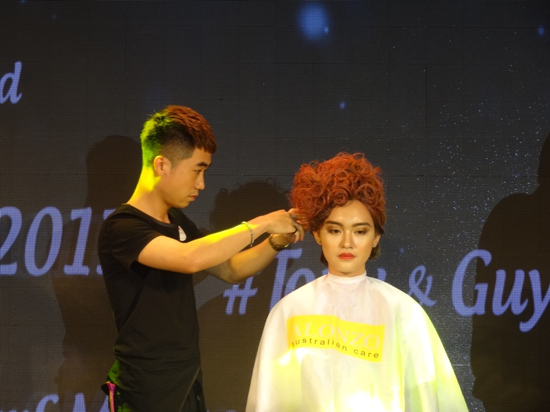 Buổi trình diễn tóc của Salonzo diễn ra vào tối 11/6, nhân dịp 10 năm thành lập công ty này