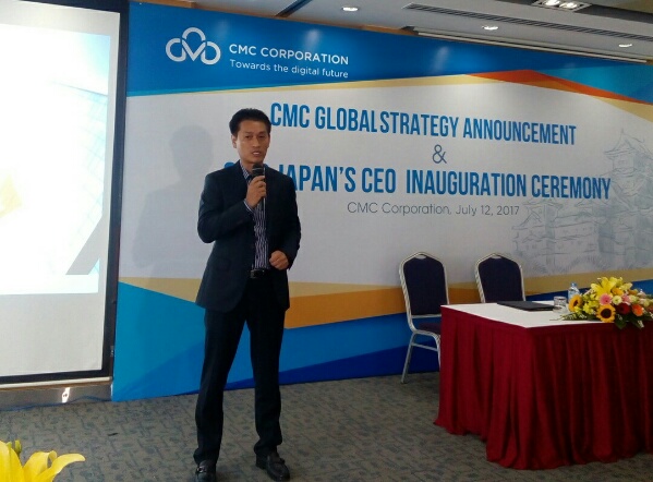 Ông Hồ Thanh Tùng,  Phó Tổng giám đốc trình bày về một số định hướng chiến lược của CMC Global