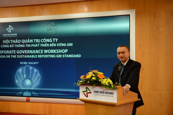 Ông Nguyễn Anh Phong, Phó tổng giám đốc HNX phát biểu tại Hội thảo