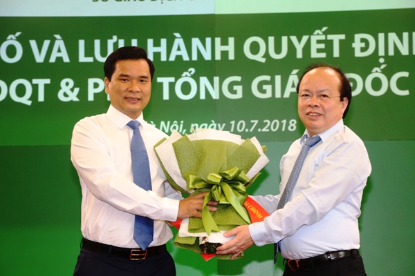 Thứ trưởng Bộ tài chính Huỳnh Quang Hải trao Quyết định bổ nhiệm Thành viên Hội đồng quản trị HNX cho ông Nguyễn Như Quỳnh