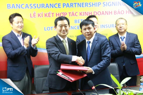Lễ ký kết giữa Bảo hiểm PTI và Lotte Finance 