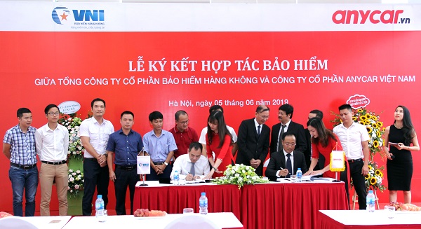 Lễ ký hợp tác giữa VNI và Anycar diễn ra tại Hà Nội