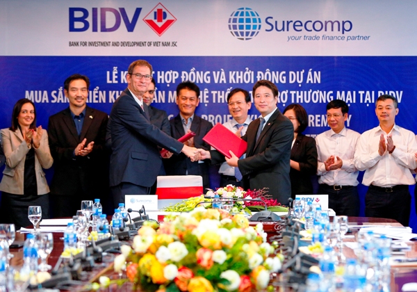 Lễ ký kết hợp đồng cho Dự án “Mua sắm, triển khai phần mềm hệ thống Tài trợ thương mại tại BIDV” tại trụ sở BIDV 35 Hàng Vôi, Hà Nội.