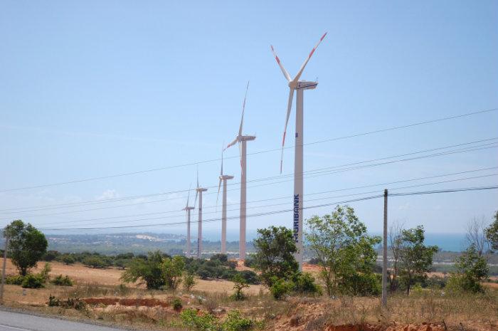 Điện gió là nguồn năng lượng sạch và cũng là điểm đặc thù đáng chú ý nhất của Phong điện Thuận Bình so với các nhà máy điện khác